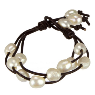 Exclusive bracelet with freshwater pearls