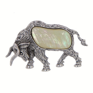 Pendant/brooch bull, Shell