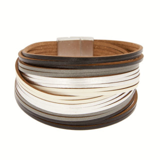 Fashionable leather bracelet with magnetic clasp