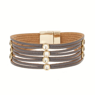 Fashionable leather bracelet with magnetic clasp