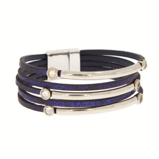 Fashionable leather bracelet with magnetic clasp