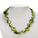 Necklace mother of pearl, green