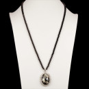 Long necklace with mother-of-pearl pendant, black