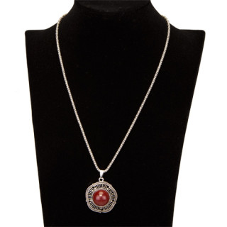 Necklace with pendant, red