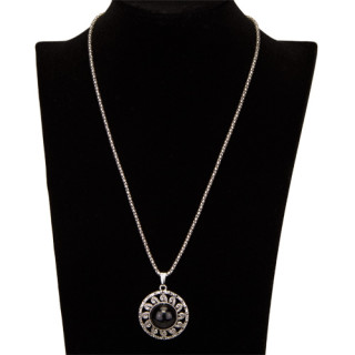 Necklace with pendant, black