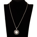 Necklace with pendant, white