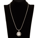Necklace with pendant, white