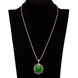 Necklace with pendant, green