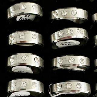 Edelstahlring mit Steinen, Silber