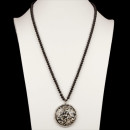 Long necklace with mother-of-pearl pendant, black