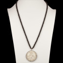 Long necklace with mother-of-pearl pendant, white