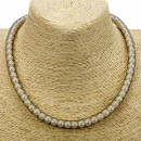 Necklace with round beads