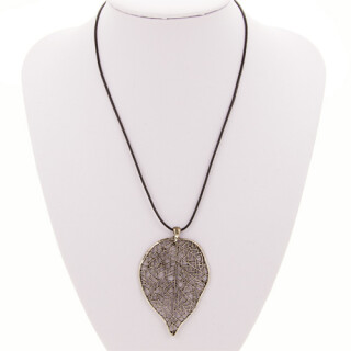 Necklace with pendant, gold