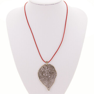 Necklace with pendant, gold