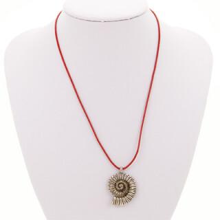 Necklace with pendant, gold
