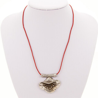 Necklace with pendant, gold