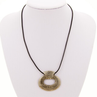 Necklace with pendant, gold