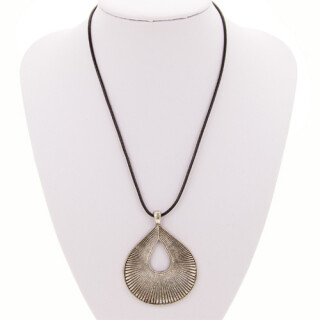 Necklace with pendant, gold