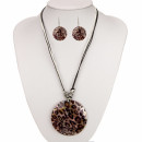 Set of necklace with shell pendant and earrings