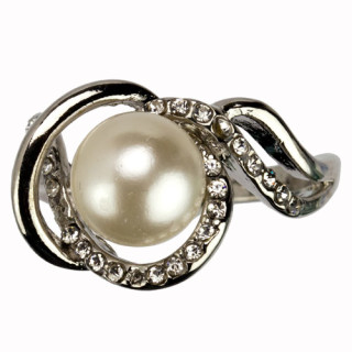 Mother of pearl ring with stones