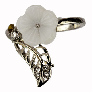 Mother of pearl ring flower